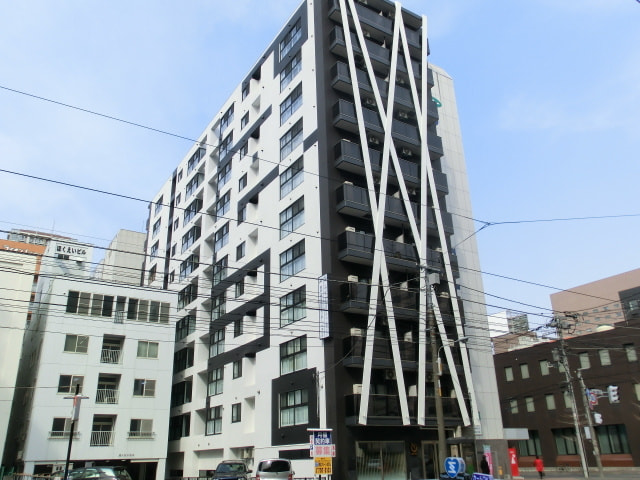 塗装工事を行った11階建て新築マンションの外観